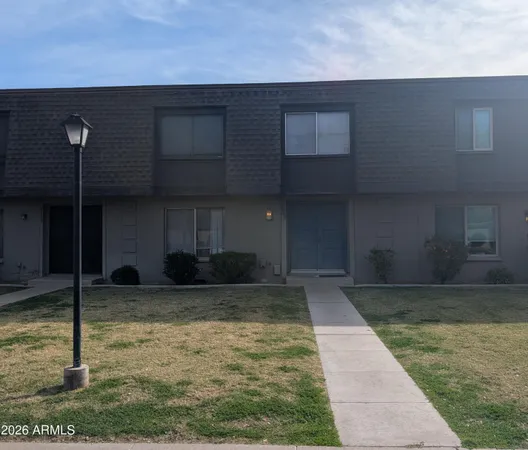 a view of a house with backyard