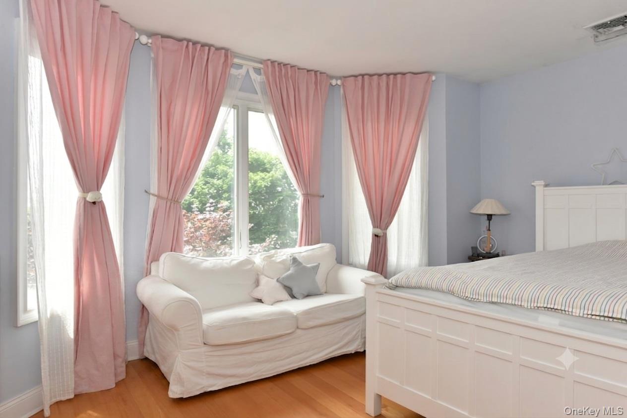 245 Harbor Hill Road Roslyn, NY 11576 - Photo 24 of 33