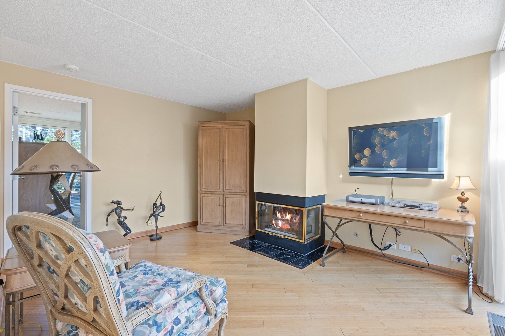 1 Wellington Road Northbrook, IL 60062 - Photo 13 of 27 a bedroom with furniture and a wooden floor