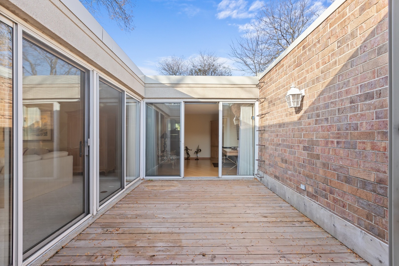 1 Wellington Road Northbrook, IL 60062 - Photo 17 of 27 a view of gallery with wooden floor