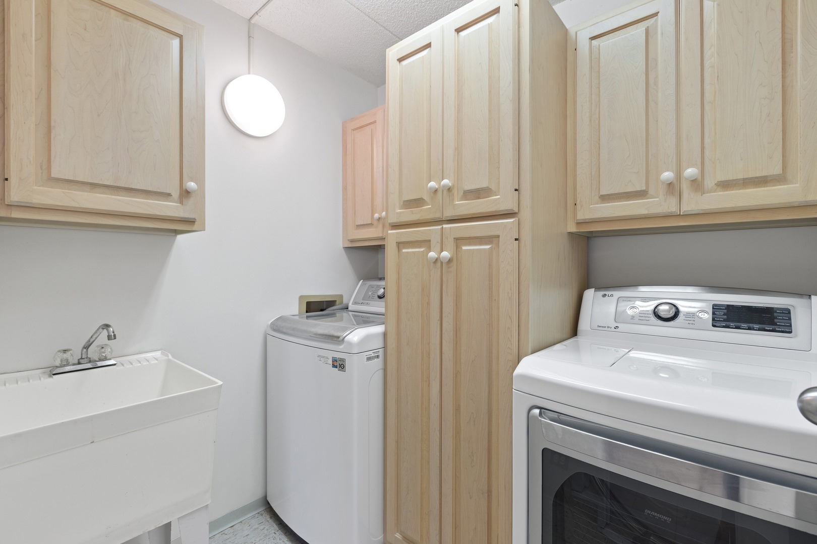 1 Wellington Road Northbrook, IL 60062 - Photo 21 of 27 a utility room with dryer and washer