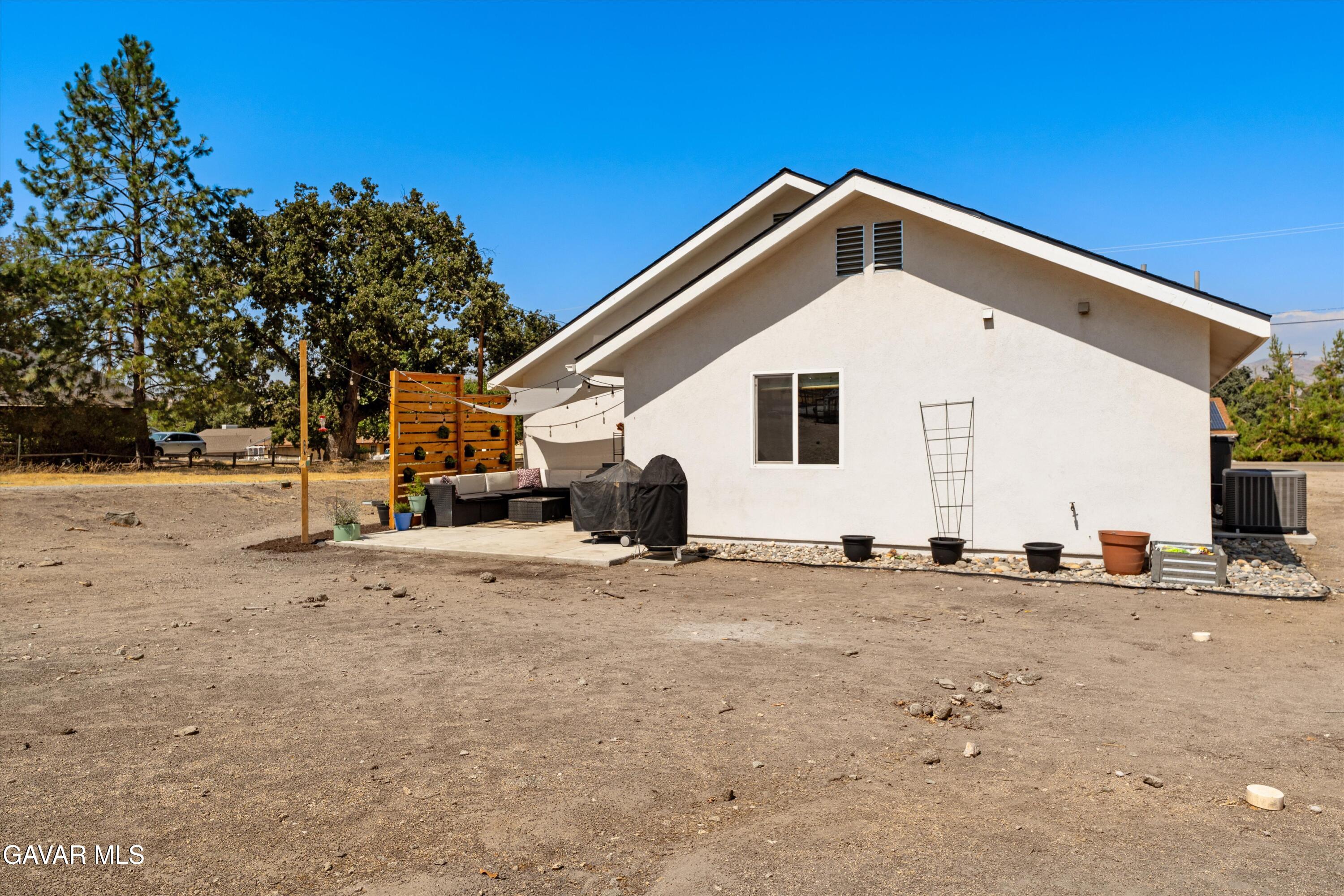 28060 Preakness Drive Tehachapi, CA 93561 - Photo 18 of 26 a view of a white house with a yard