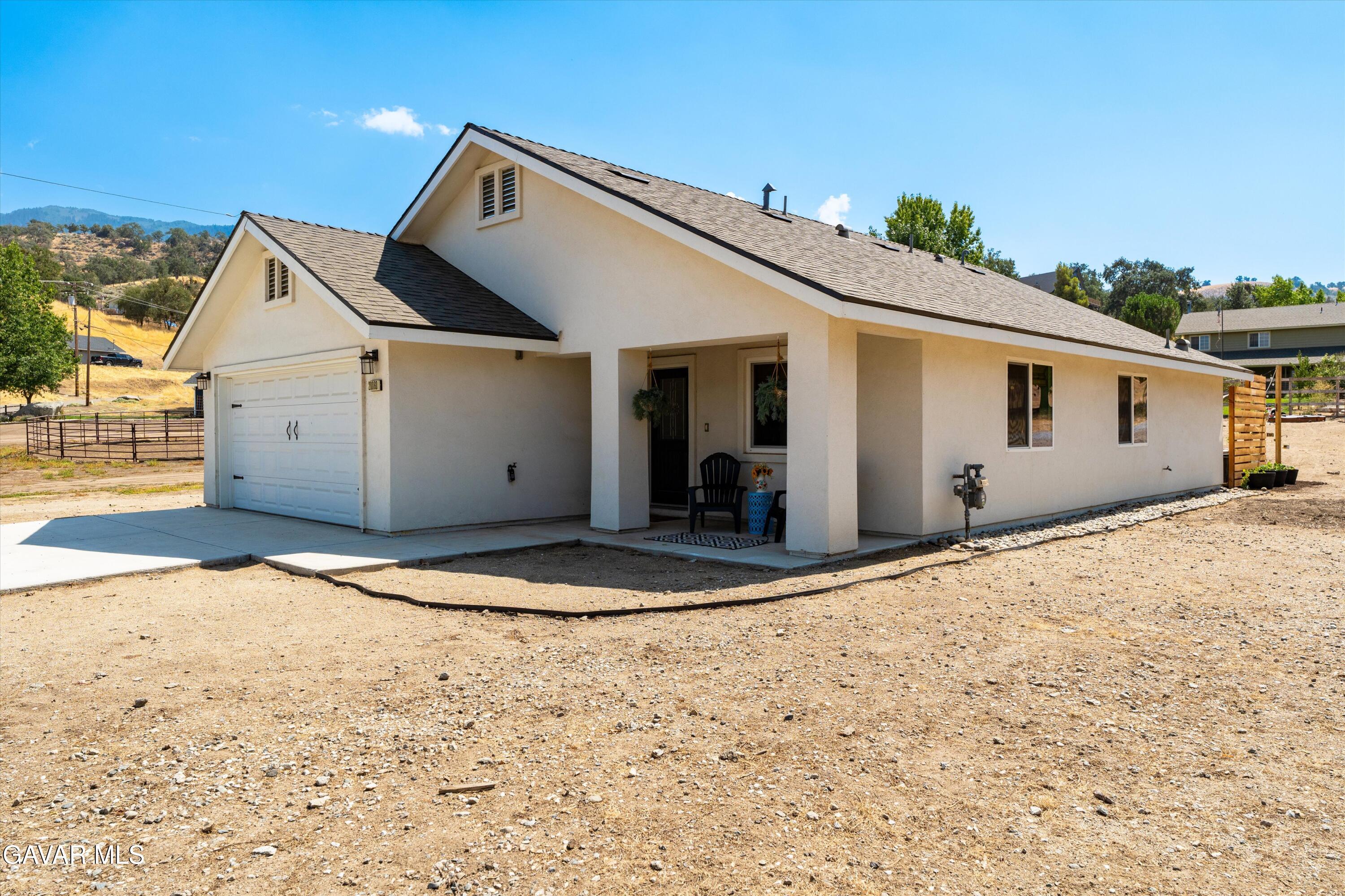 28060 Preakness Drive Tehachapi, CA 93561 - Photo 3 of 26 a front view of a house with a yard