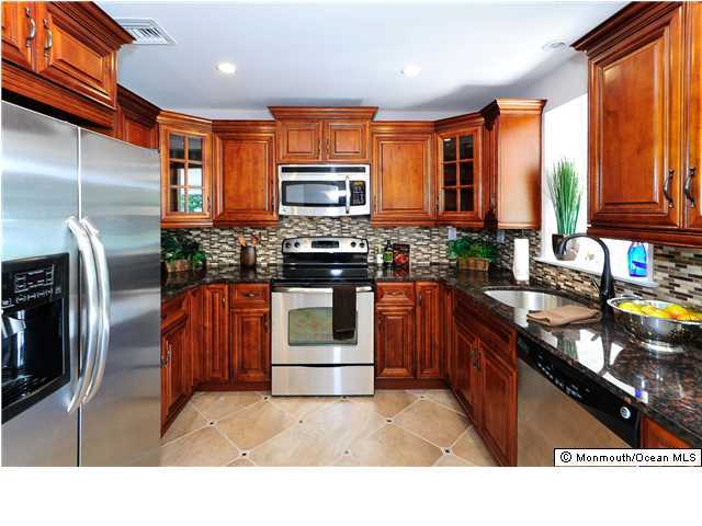 176 Newport Road, Unit B Monroe Township, NJ 08831 - Photo 1 of 3 Primary Photo