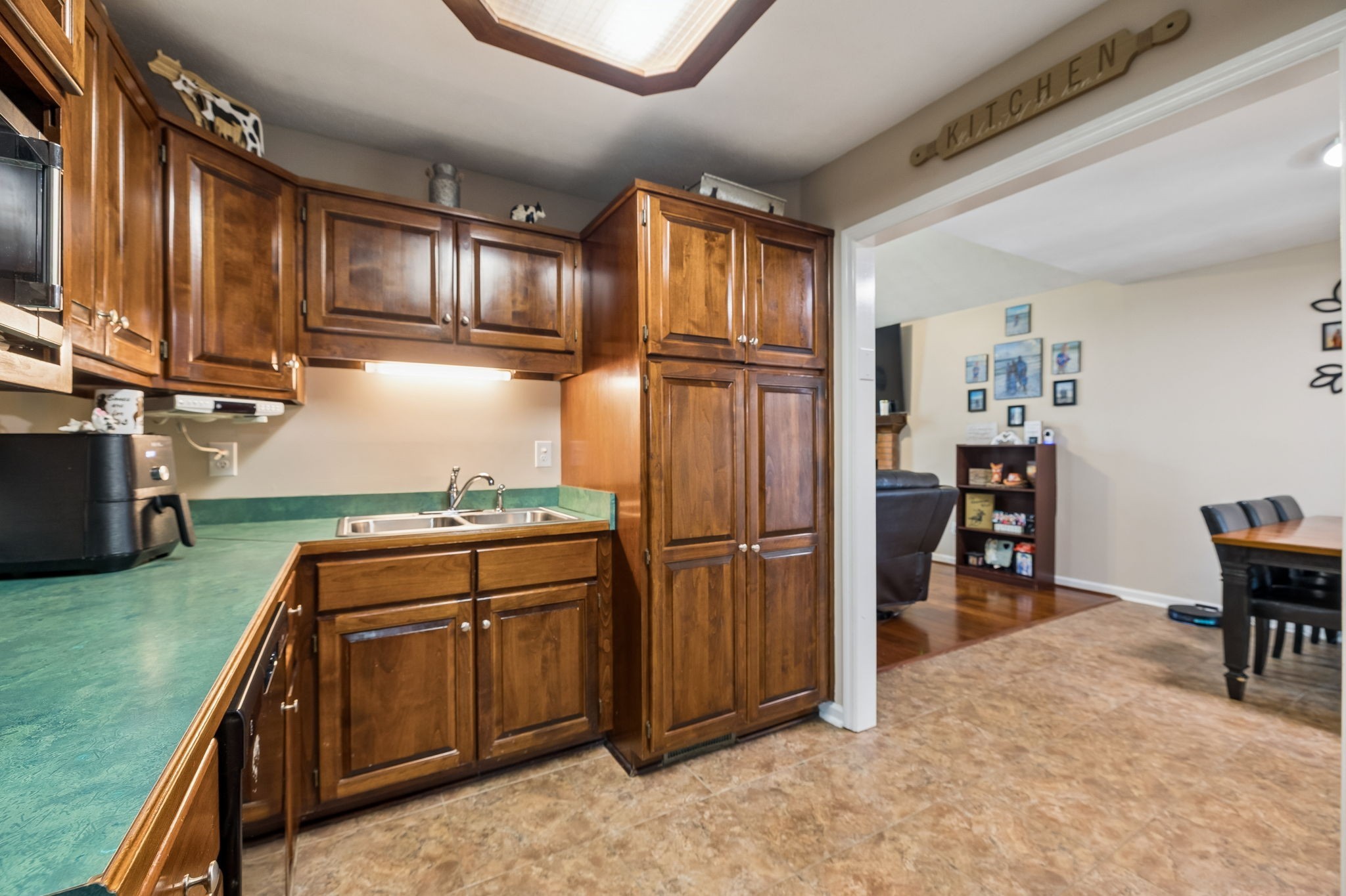 2075 Nikki Drive Springfield, TN 37172 - Photo 17 of 58 a kitchen with stainless steel appliances granite countertop a refrigerator and a stove top oven