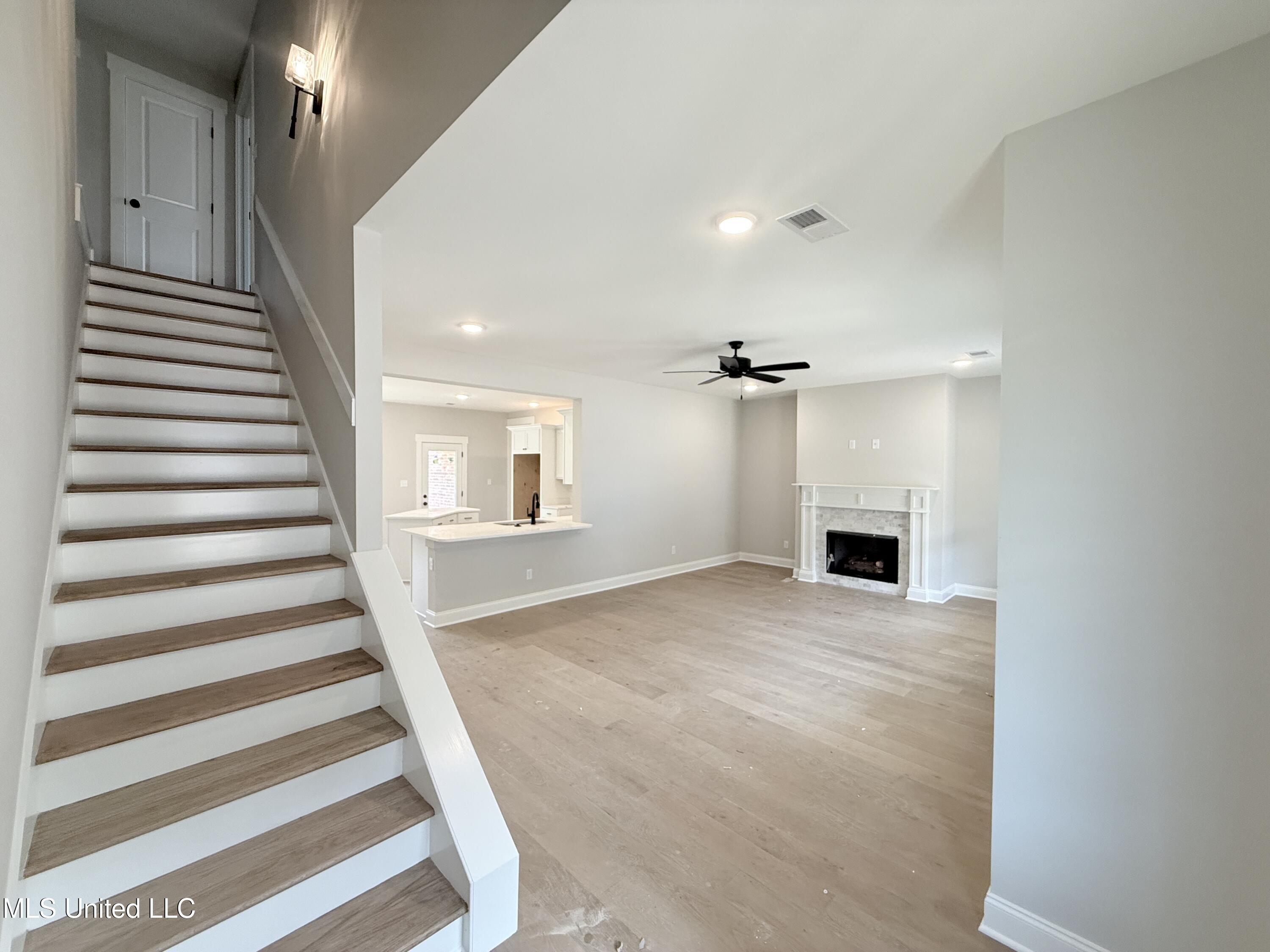 1148 Creekside Lane Hernando, MS 38632 - Photo 4 of 26 Pine