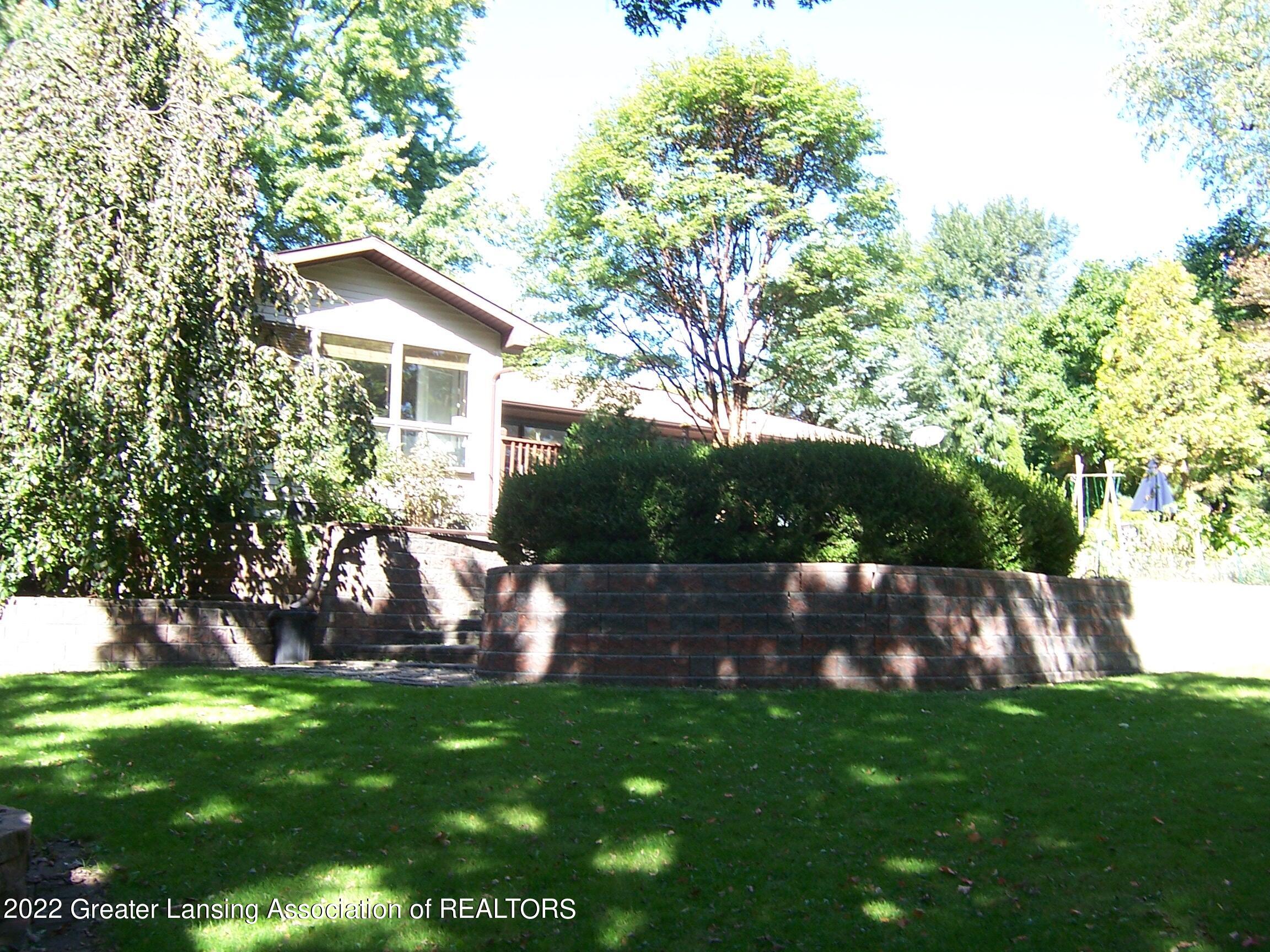 3713 Tecumseh River Road Lansing, MI 48906 - Photo 37 of 44 100_4230