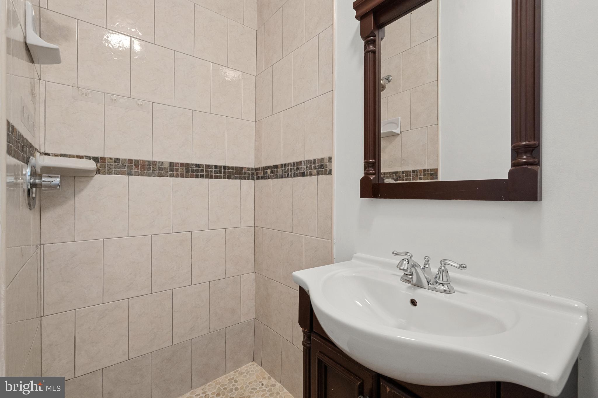 774 Columbia Road Northwest Washington, DC 20001 - Photo 30 of 33