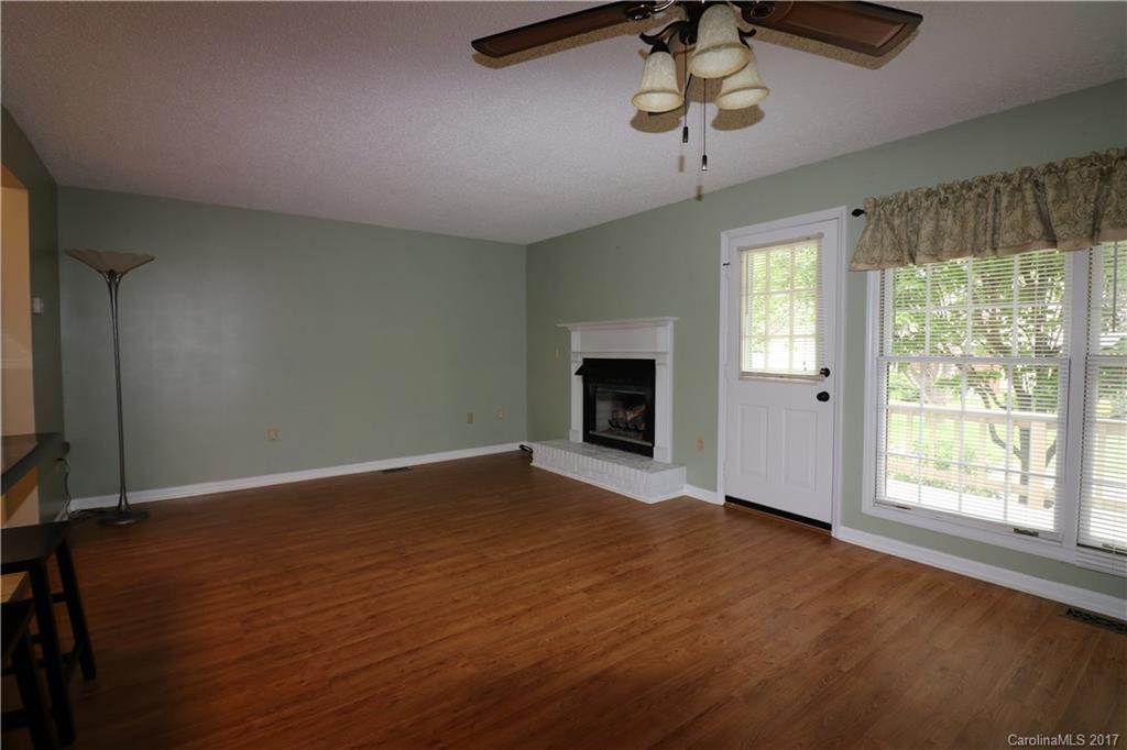 134 Chelsea Road, Unit 134 Waynesville, NC 28786 - Photo 3 of 15 Gallery Image 3