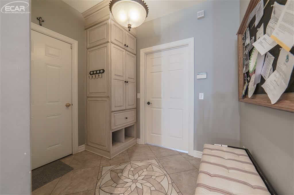 1130 Kings Carriage Road Grand Blanc, MI 48439 - Photo 32 of 92 21404224-31.JPG
