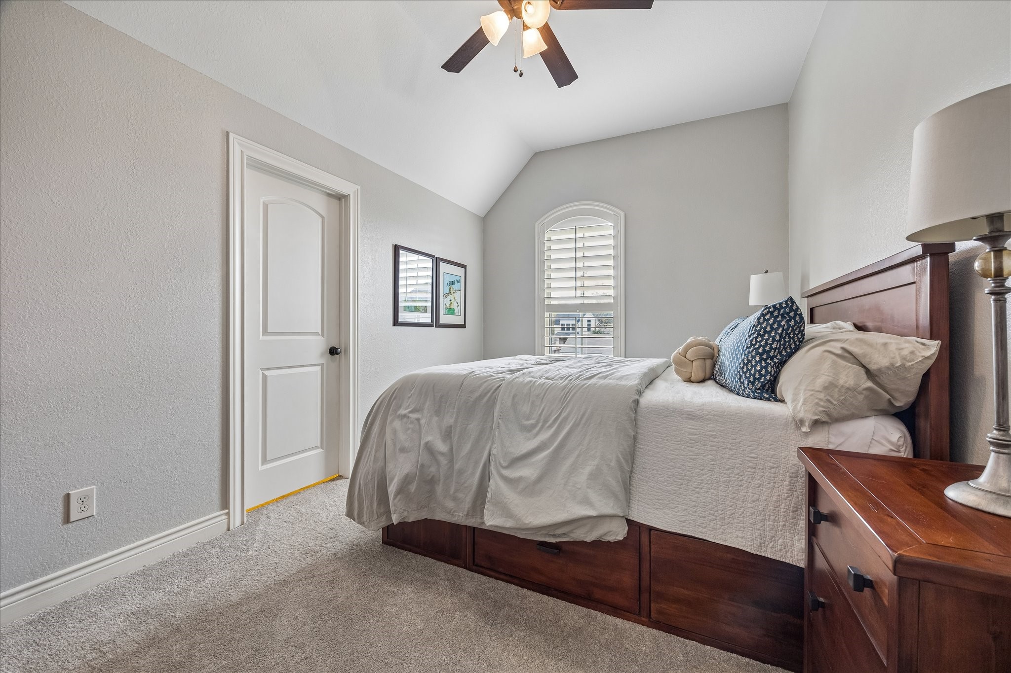 1616 Hewitt Drive Houston, TX 77018 - Photo 23 of 44 Another spacious secondary bedroom includes vaulted ceilings and a large arched window that brings in natural light.
