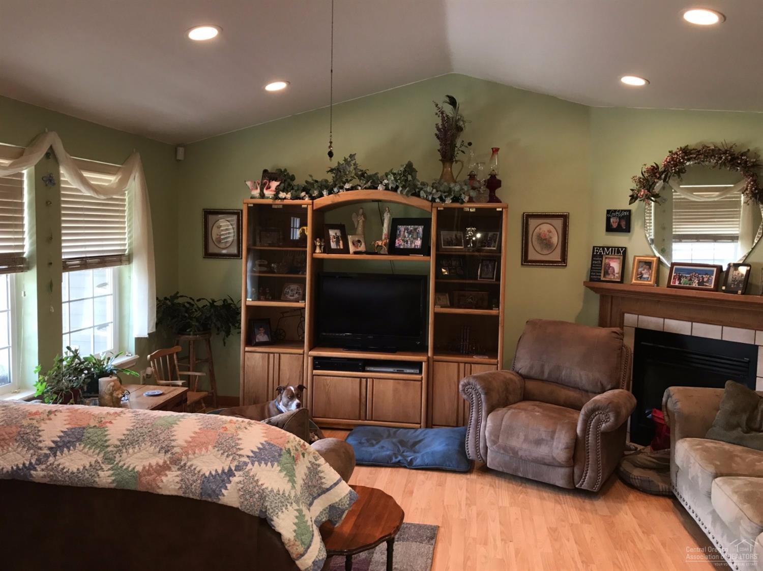 2829 Southwest 25th Street Redmond, OR 97756 - Photo 6 of 22 Gallery Image 6