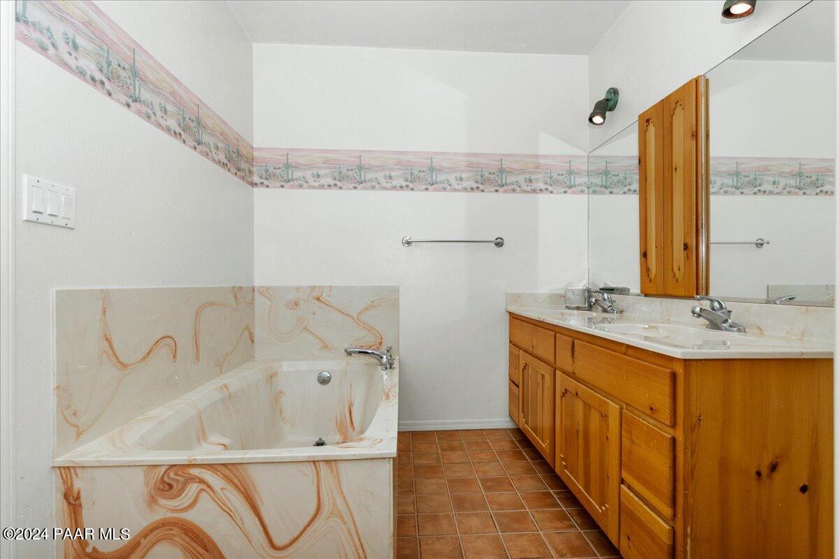 4540 West Old Stage Road Prescott, AZ 86305 - Photo 15 of 42 15-Primary Bathroom