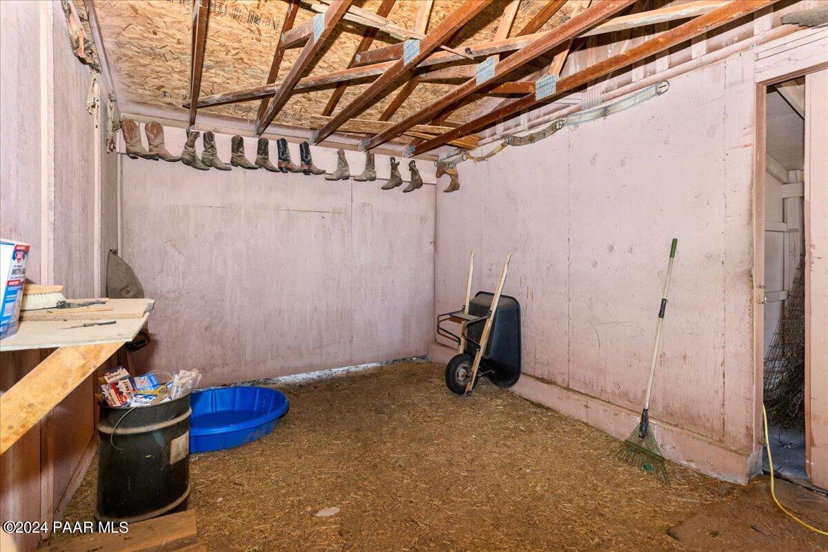 4540 West Old Stage Road Prescott, AZ 86305 - Photo 34 of 42 34-Hay Storage