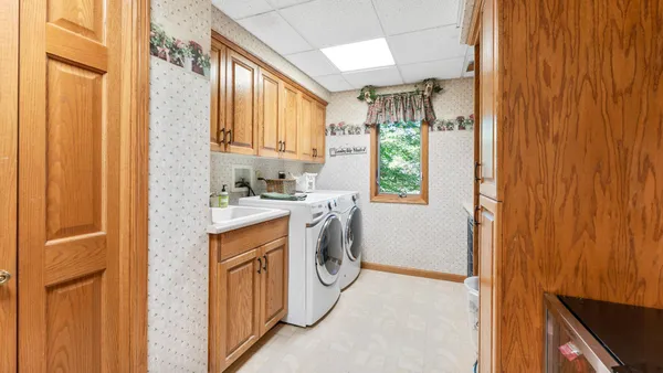$599,000 | 406 7th Street Northwest, Hinckley, MN 55037