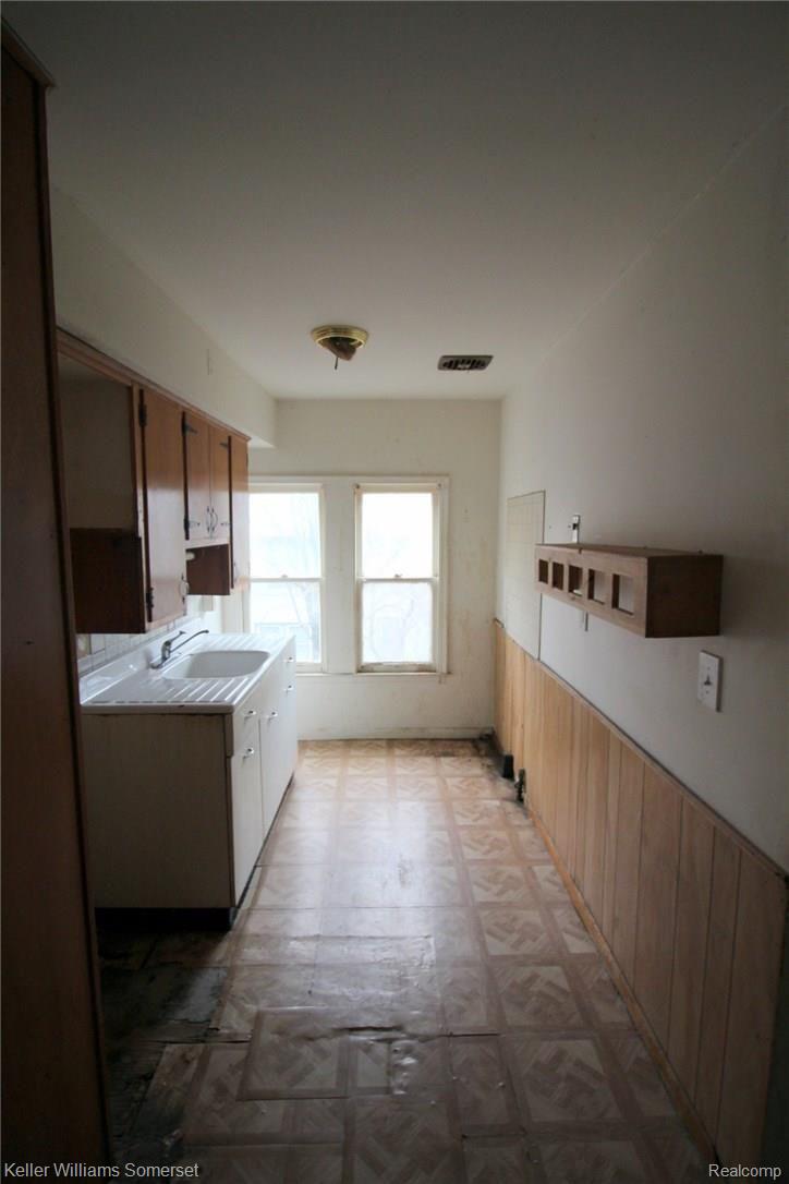 601 Perry Street Pontiac, MI 48342 - Photo 20 of 21 IMG_0113.JPG