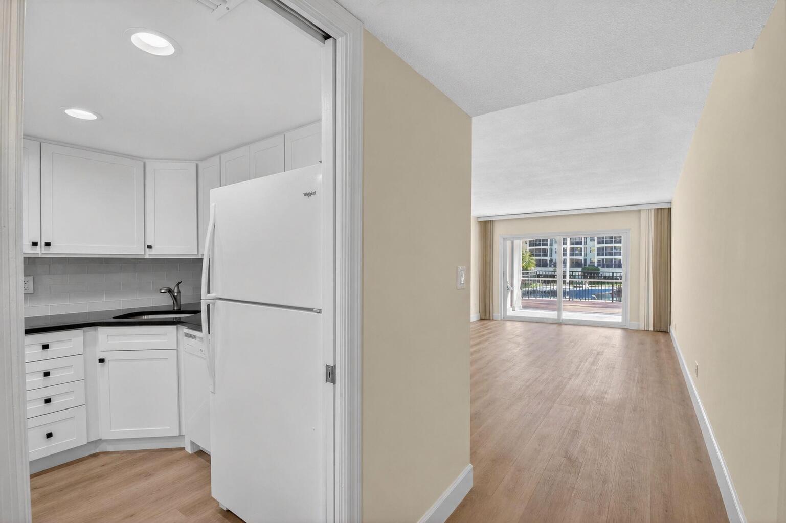 2871 North Ocean Boulevard, Unit V143 Boca Raton, FL 33431 - Photo 8 of 40 Entry Way