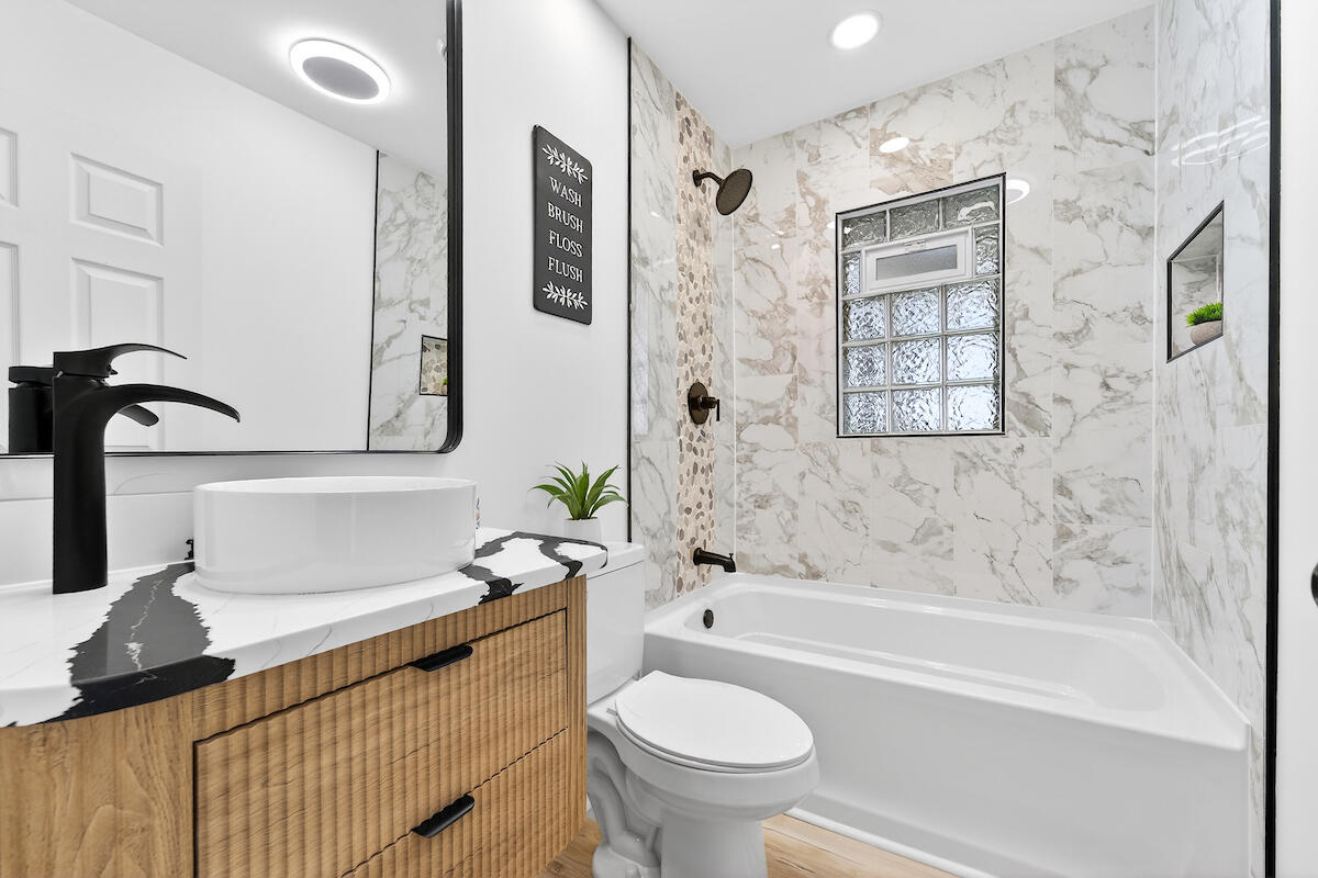 445 North 39th Street Milwaukee, WI 53208 - Photo 20 of 34 Full Bath on the 2nd Floor