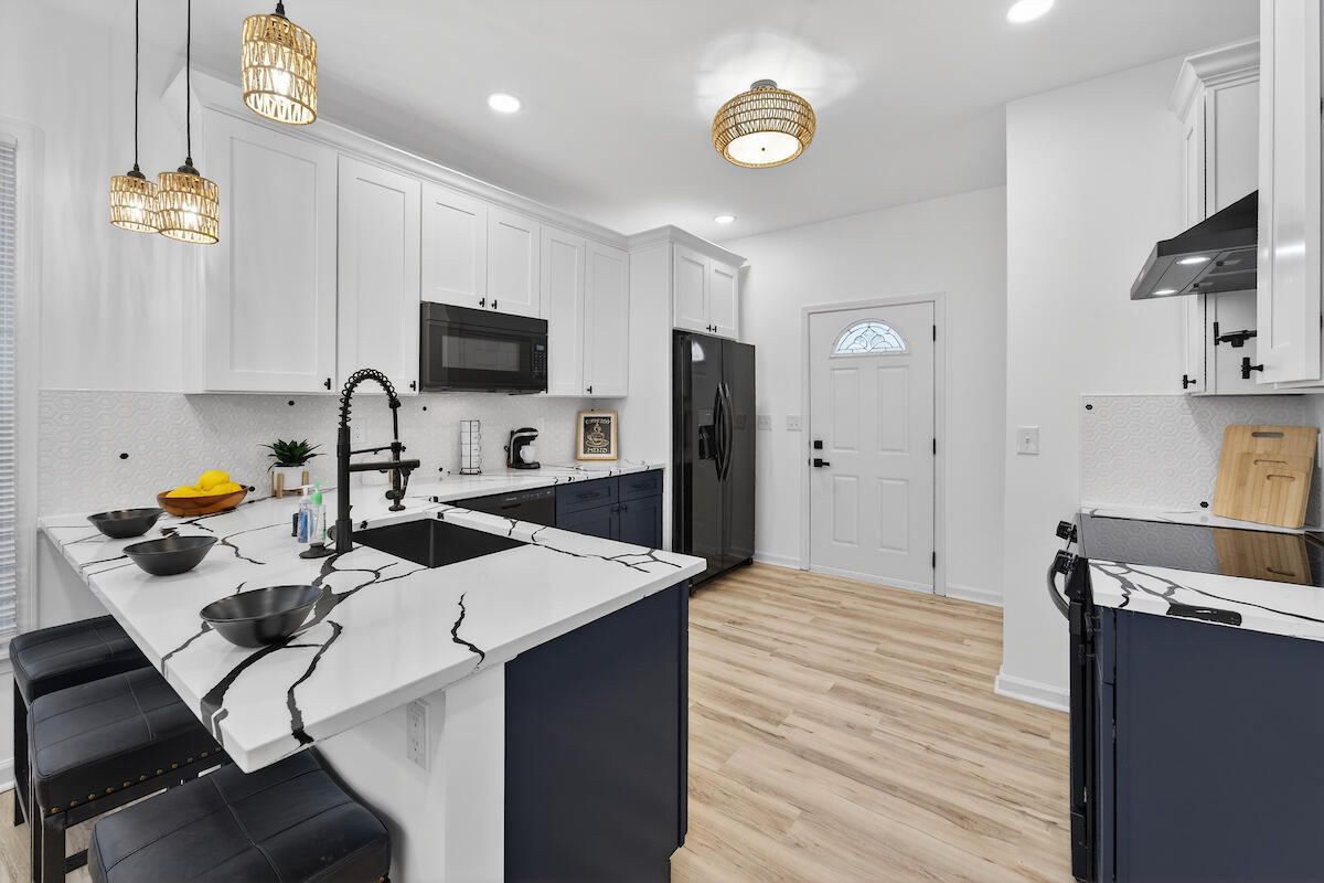 445 North 39th Street Milwaukee, WI 53208 - Photo 10 of 34 971