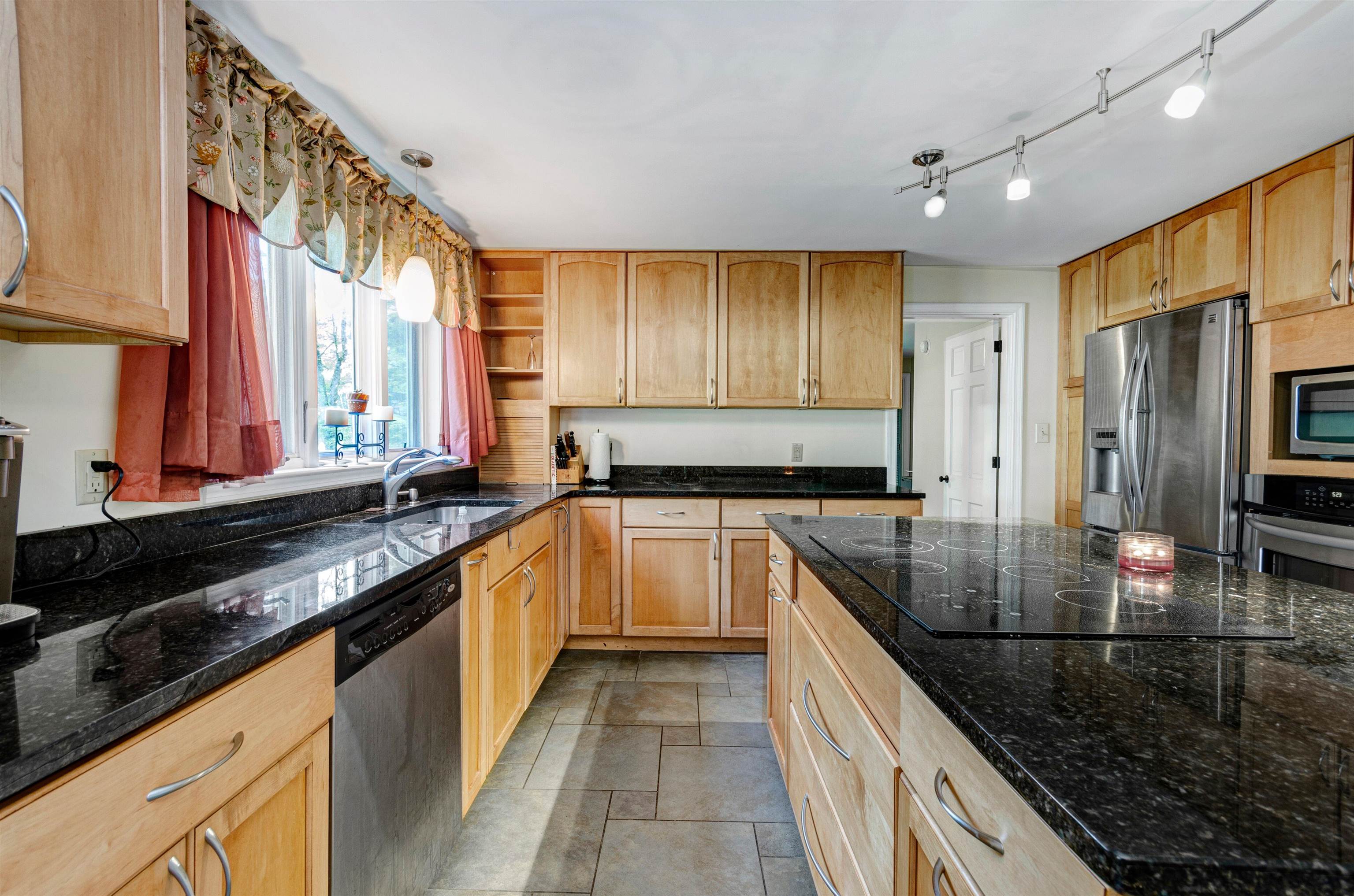 12 Ridgewood Drive Bow, NH 03304 - Photo 6 of 33 Gallery Image 6