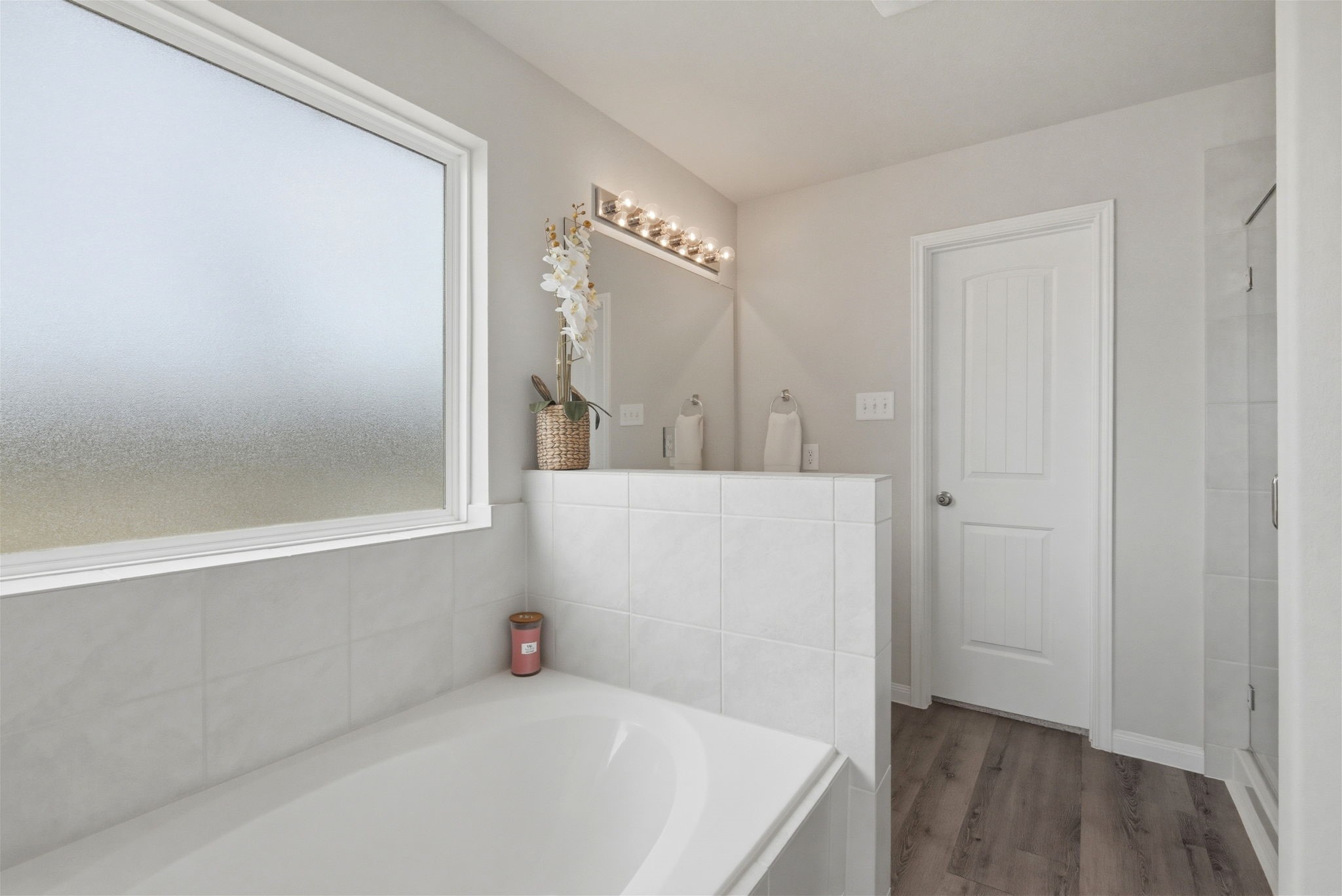 2542 Sturgeon Way Conroe, TX 77384 - Photo 19 of 40 a bathroom with a bathtub and a shower