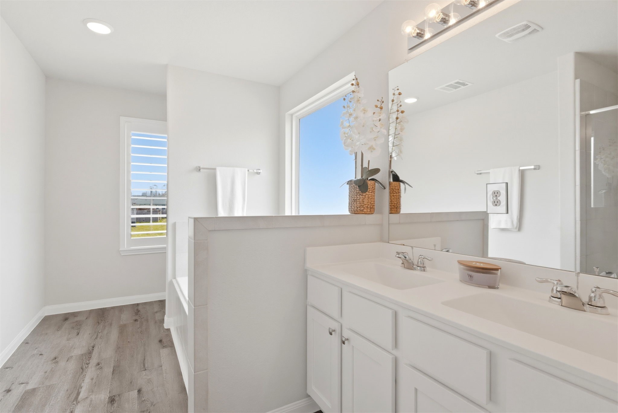 2542 Sturgeon Way Conroe, TX 77384 - Photo 22 of 40 a bathroom with a sink and a mirror