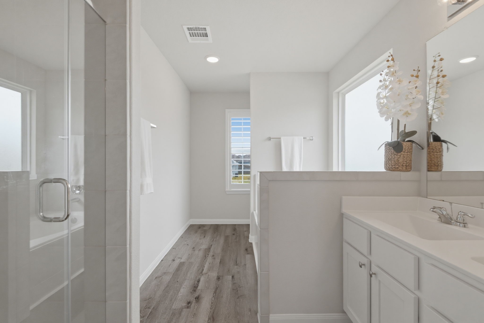 2542 Sturgeon Way Conroe, TX 77384 - Photo 23 of 40 a bathroom with a sink and mirror