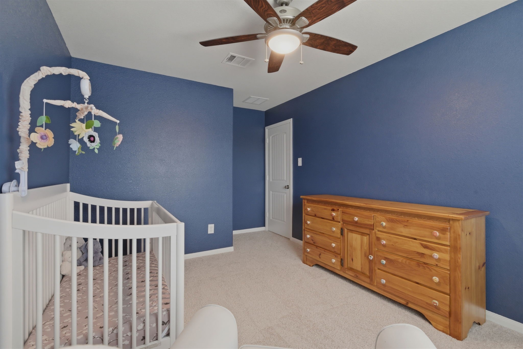 2542 Sturgeon Way Conroe, TX 77384 - Photo 24 of 40 a bedroom with a bed and cabinets