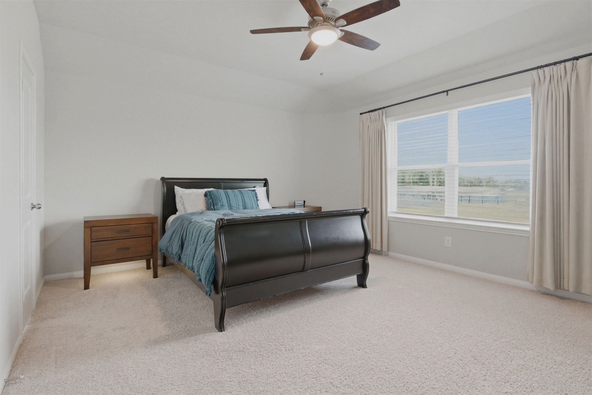 2542 Sturgeon Way Conroe, TX 77384 - Photo 26 of 40 a bedroom with a bed and window