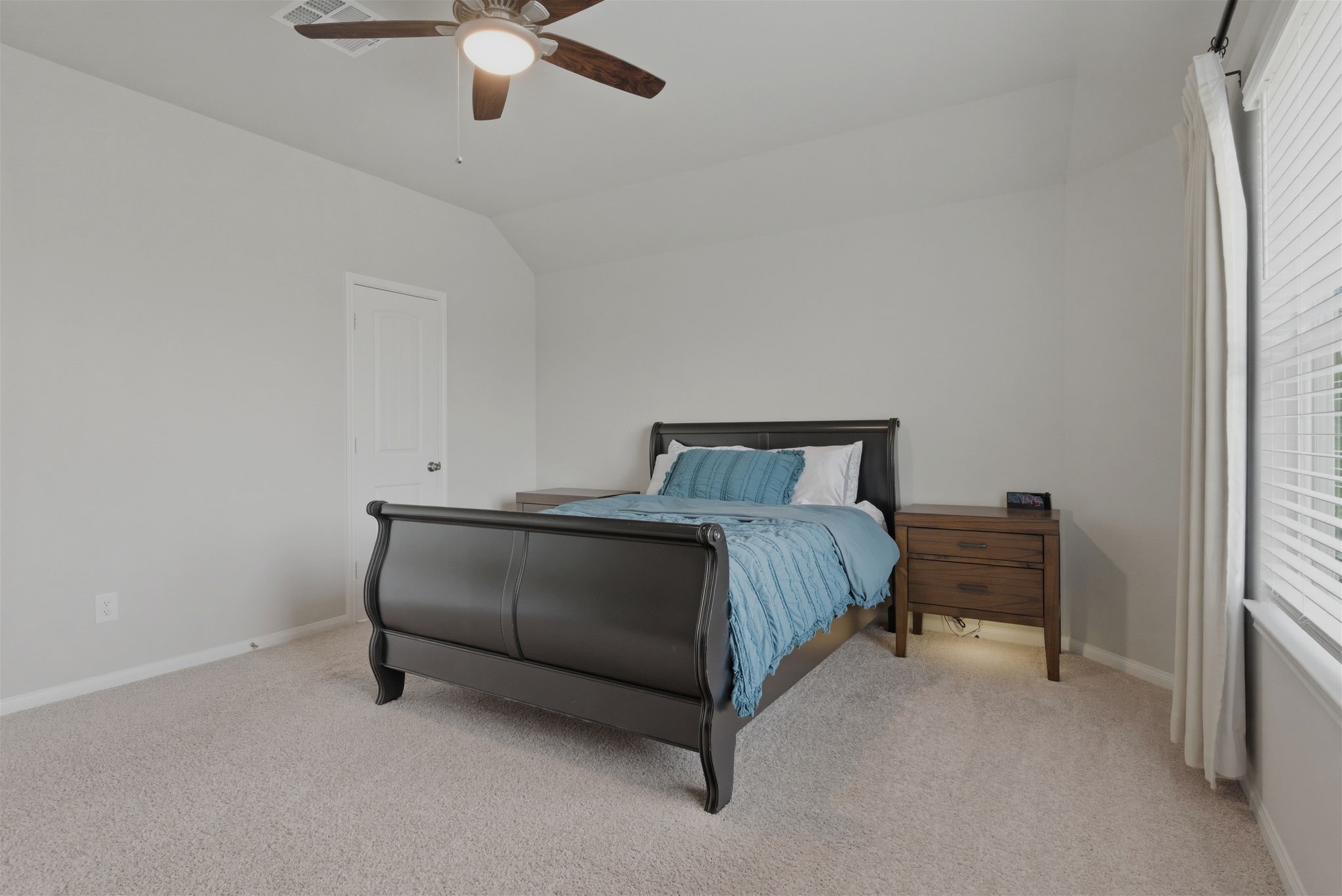 2542 Sturgeon Way Conroe, TX 77384 - Photo 27 of 40 a bedroom with a bed and window