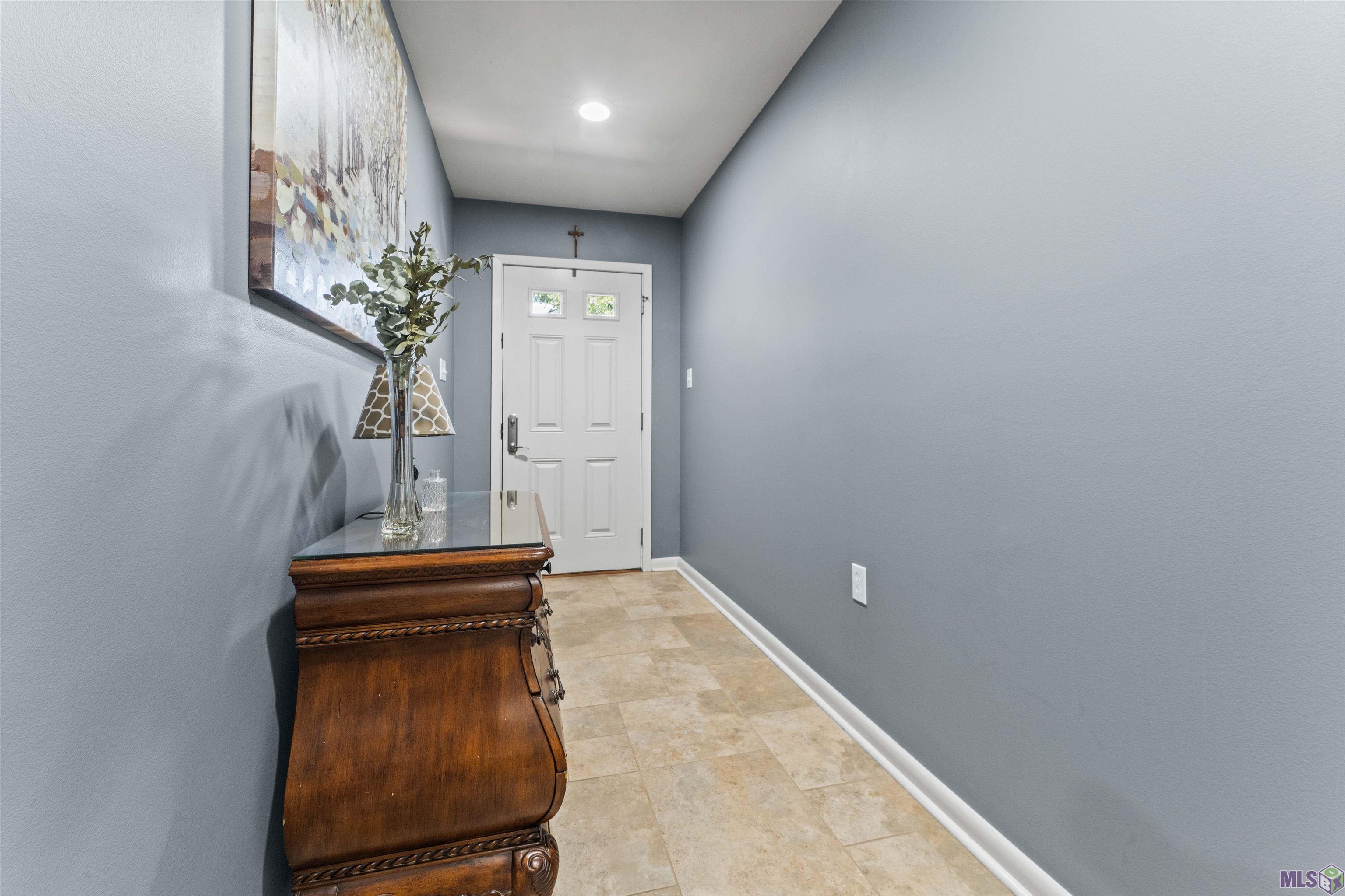 8733 Island Road St. Francisville, LA 70775 - Photo 5 of 35 Foyer
