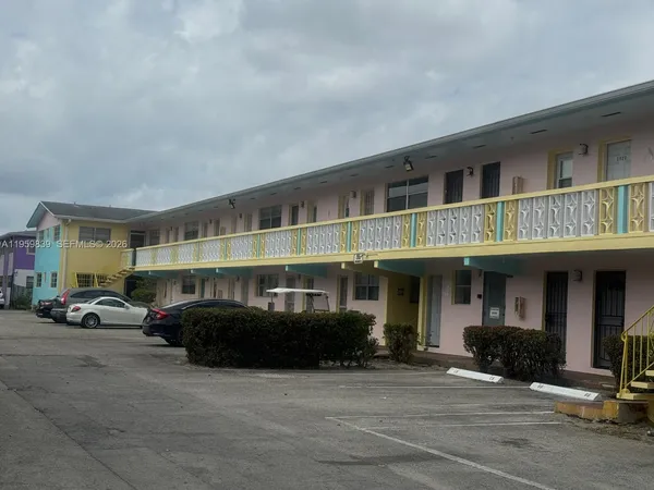 $1,500 | 285 Northeast 191st Street, Unit 2907, Miami, FL 33179