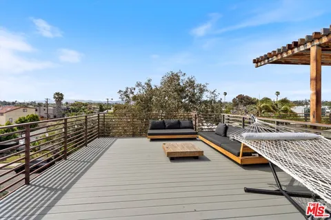 $12,000 | 720 Brooks Avenue, Venice, CA 90291