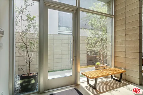 $12,000 | 720 Brooks Avenue, Venice, CA 90291