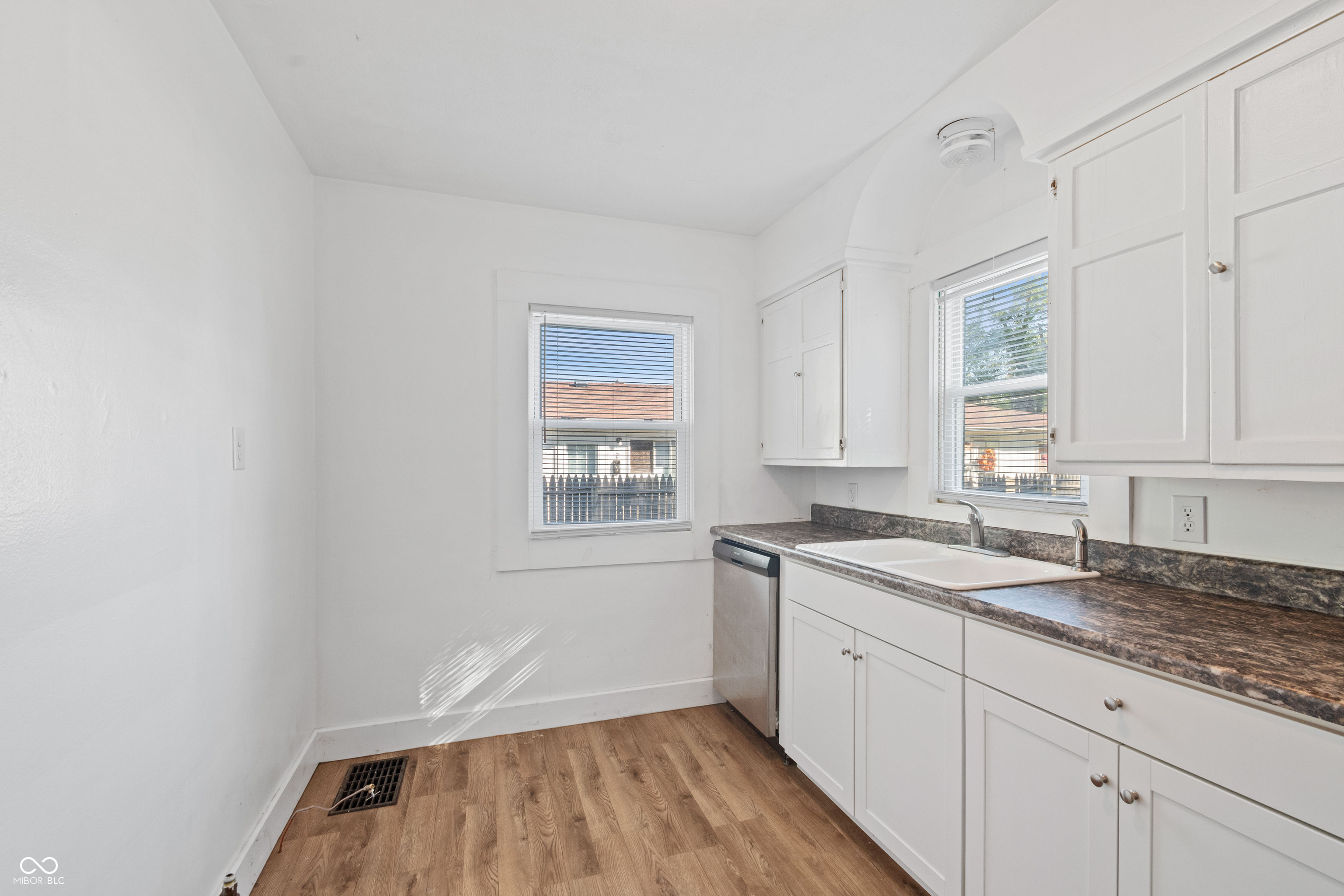 213 Hege Avenue Columbus, IN 47201 - Photo 10 of 18