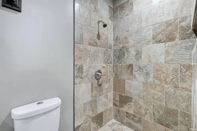 $159,900 | 1125 East Washington Street, Muncie, IN 47305