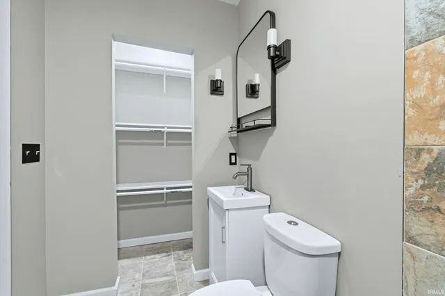 $159,900 | 1125 East Washington Street, Muncie, IN 47305