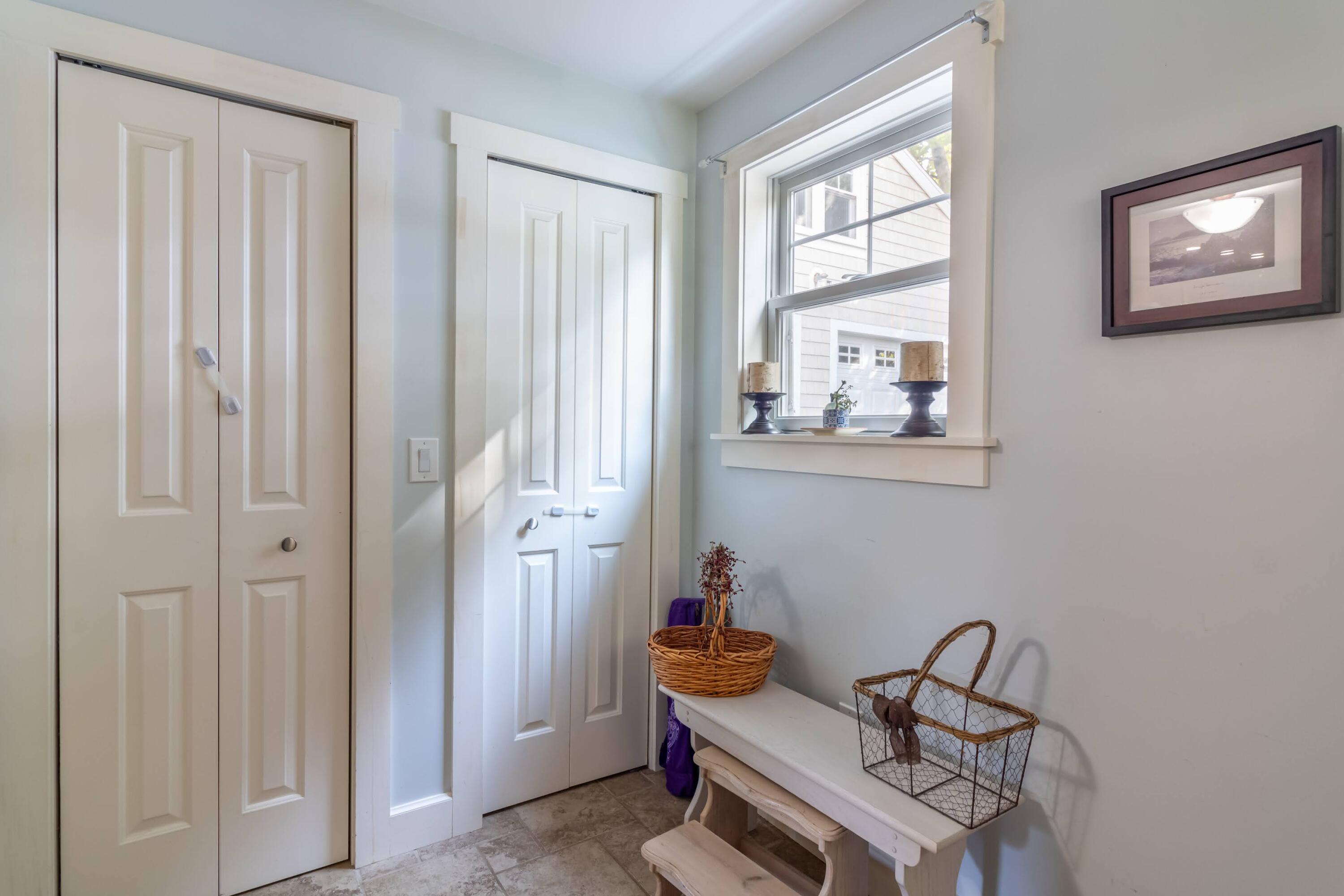 41 Robbins Road Belfast, ME 04915 - Photo 19 of 65 Foyer