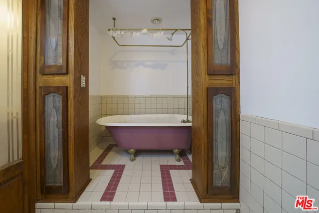 a bath room with a toilet and a shower