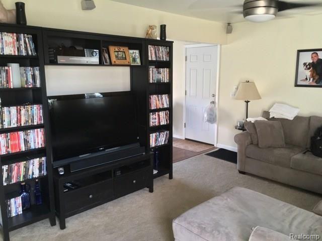 1188 Sigma Road Walled Lake, MI 48390 - Photo 5 of 12 Great rm.jpg