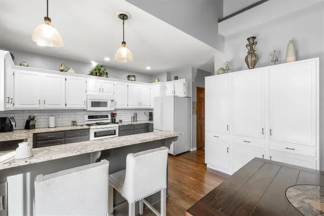 $435,000 | 3208 Tepee Court, Independence, MO 64057