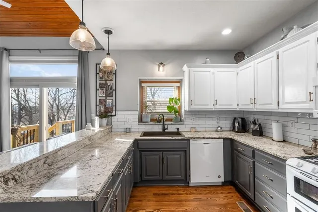 $435,000 | 3208 Tepee Court, Independence, MO 64057