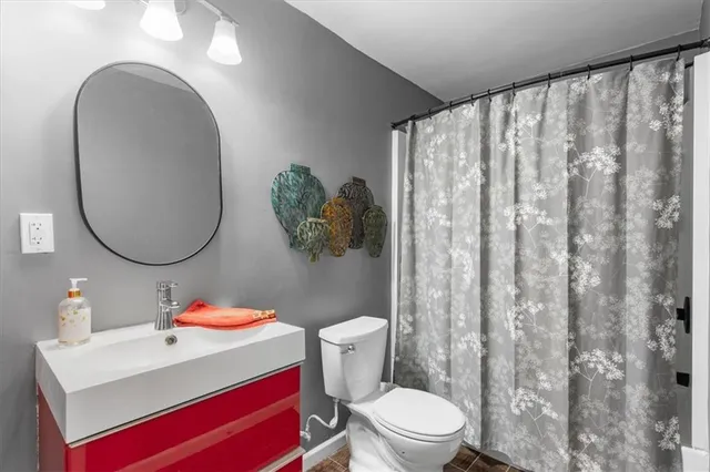 $435,000 | 3208 Tepee Court, Independence, MO 64057