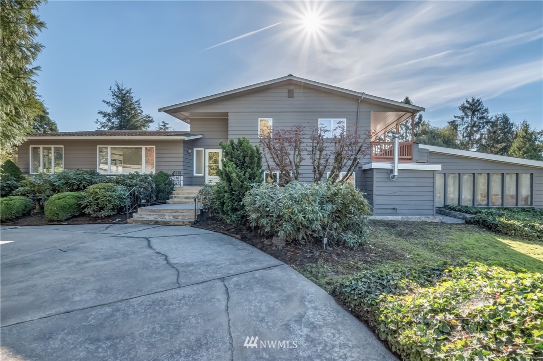3367 Clearbrook Road Sumas, WA 98295 - Photo 1 of 25 a front view of a house with garden
