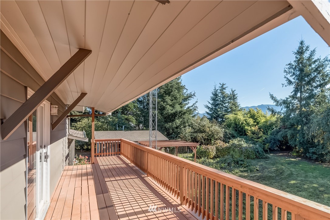 3367 Clearbrook Road Sumas, WA 98295 - Photo 22 of 25 a view of balcony with wooden floor and fence