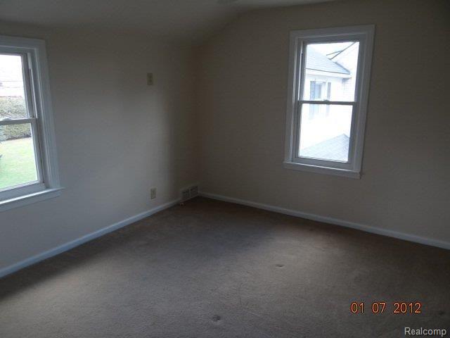 1210 Hampton Road Grosse Pointe, MI 48236 - Photo 12 of 15 117.JPG