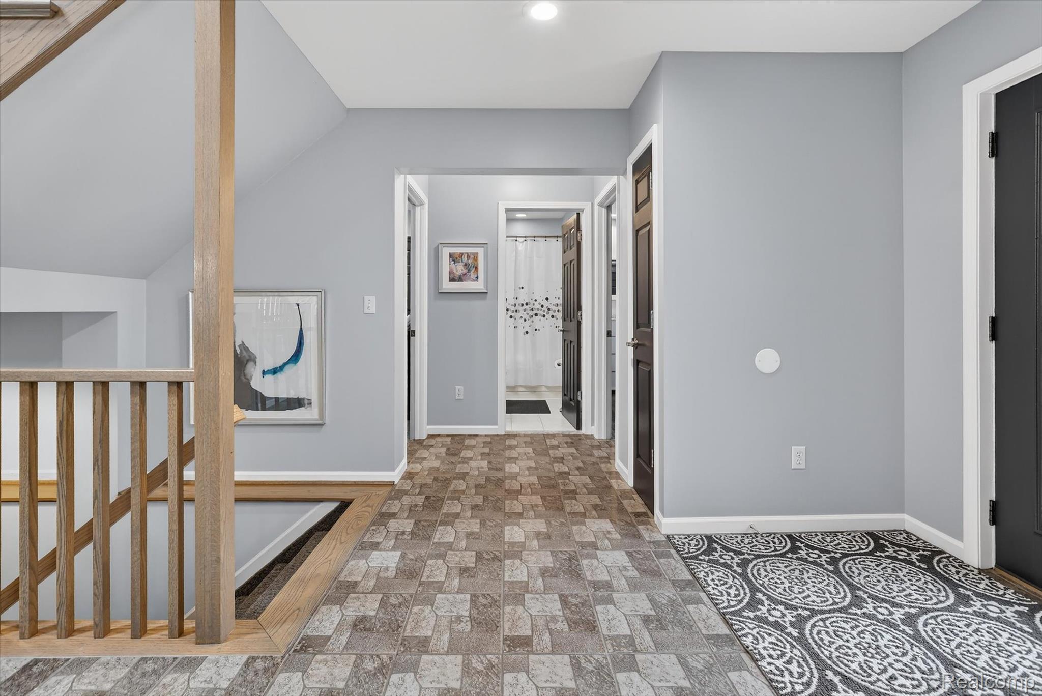 552 North McKinley Road Flushing, MI 48433 - Photo 23 of 98 Hall with an upstairs landing and recessed lighting