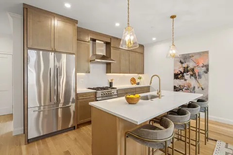 $999,900 | 27 Shepard Street, Unit 6, Boston, MA 02135