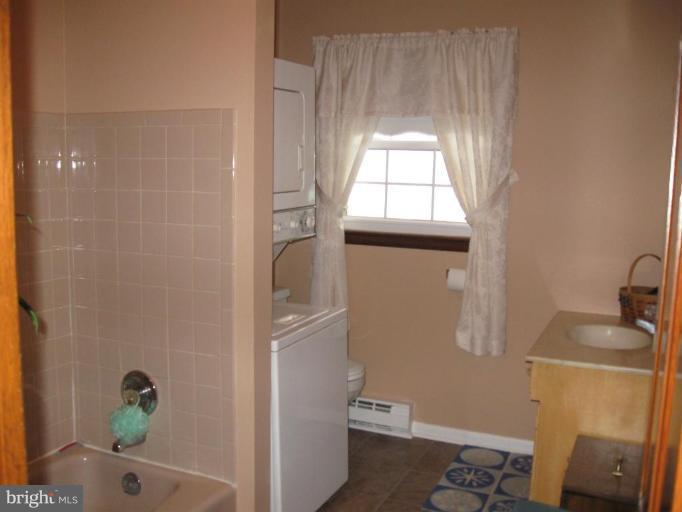 21990 Blue Ridge Mountain Road Paris, VA 20130 - Photo 11 of 30 Bath #1