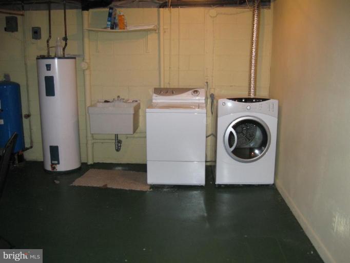 21990 Blue Ridge Mountain Road Paris, VA 20130 - Photo 18 of 30 Laundry Area 1